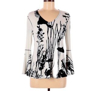Eva Varro B/W top with trumpet flared sleeves